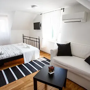 Neva Old Town Apartment Split